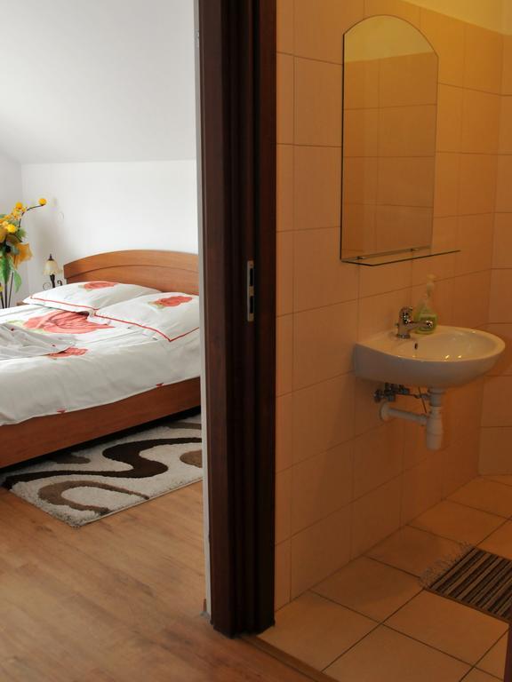 Hotel Restauracja Lorenzo Stopnica Екстериор снимка