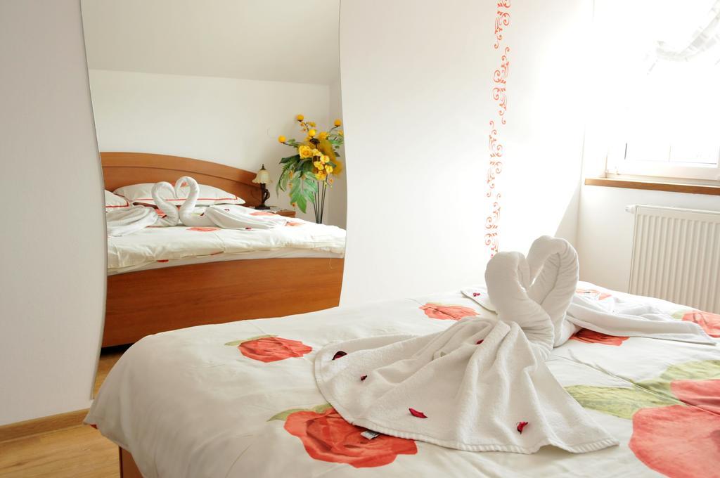 Hotel Restauracja Lorenzo Stopnica Екстериор снимка