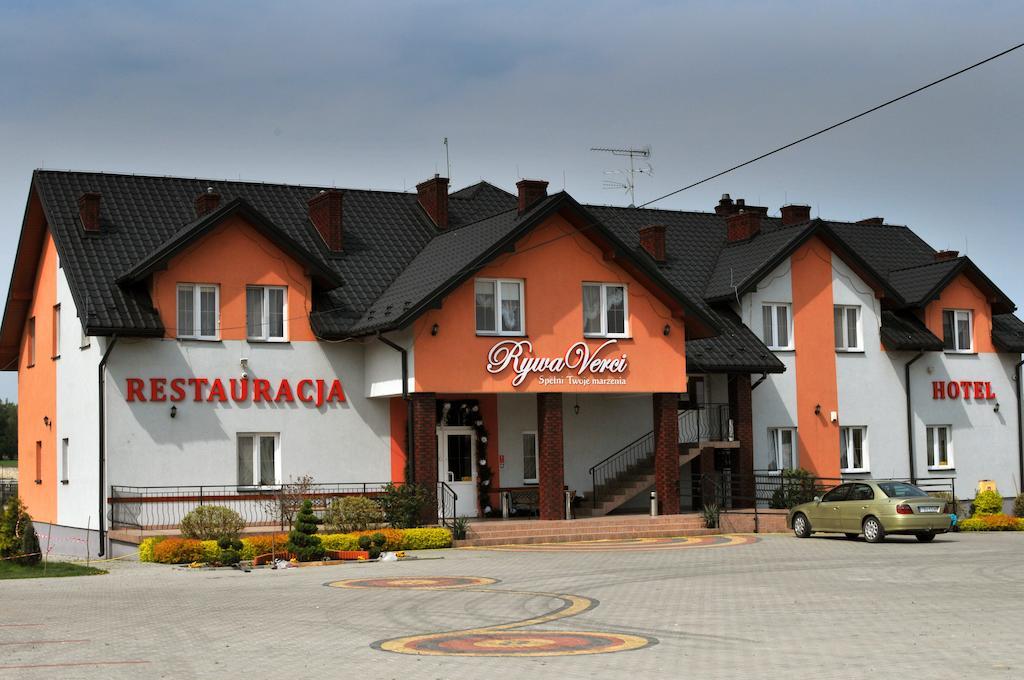 Hotel Restauracja Lorenzo Stopnica Екстериор снимка
