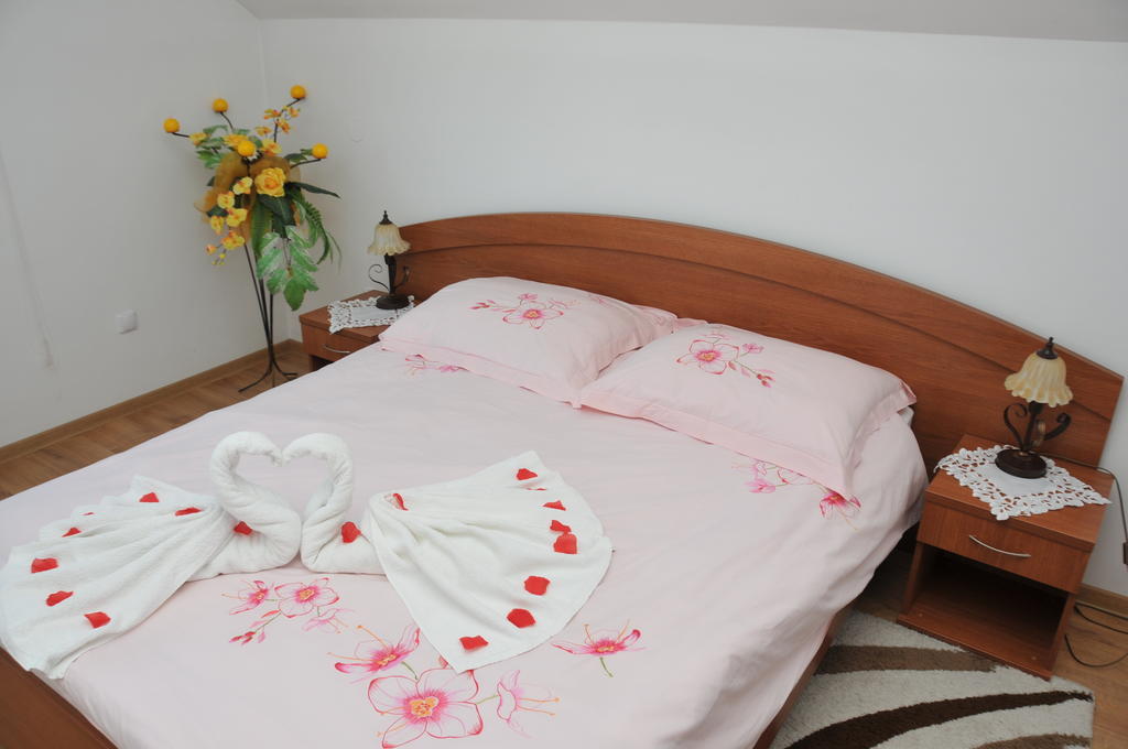 Hotel Restauracja Lorenzo Stopnica Стая снимка