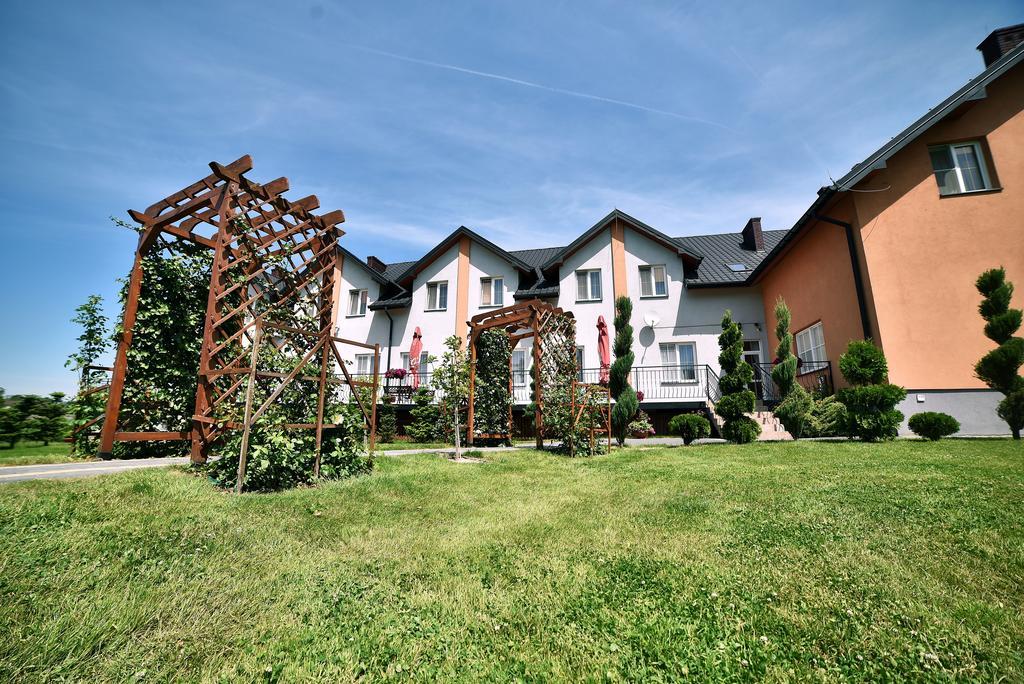 Hotel Restauracja Lorenzo Stopnica Екстериор снимка