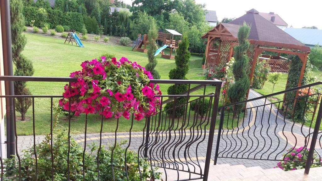 Hotel Restauracja Lorenzo Stopnica Екстериор снимка